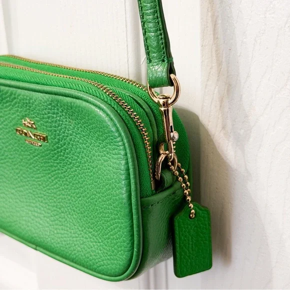 Vintage COACH Crossbody Green Purse in Polished Pebble Leather - Picture 8 of 13
